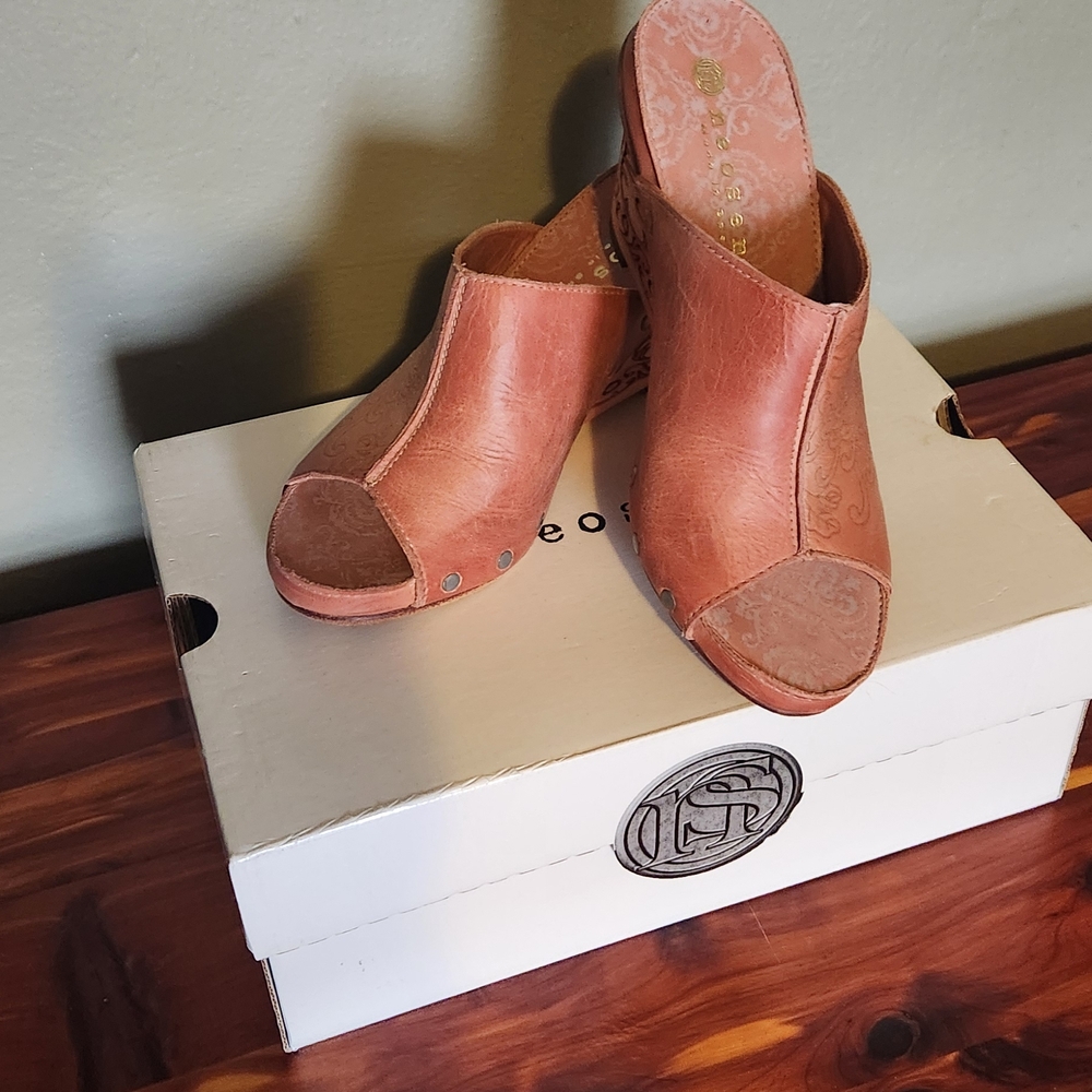 Women's leather wedge sandal -37
